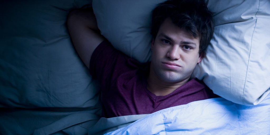 Vacak ügy, ha valaki álmatlanságban szenved, akkor is, ha ez csak egy tünet, és akkor is, ha ez maga a betegség. Szükségünk van az alvásra, hiszen ki kell kapcsolni, le kell nyugodni, a testnek és a léleknek egyaránt kell az alvás.